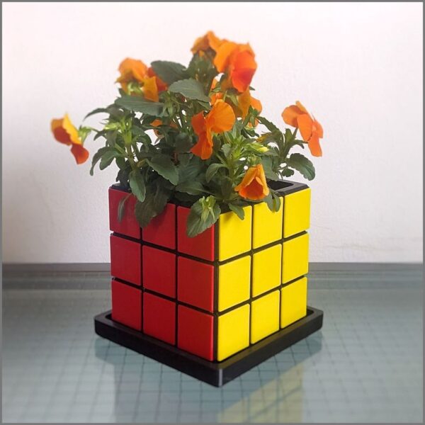 04-MP2 . Maceta Cubo RUBIK Plástico 3D En 5 Colores - Imagen 3